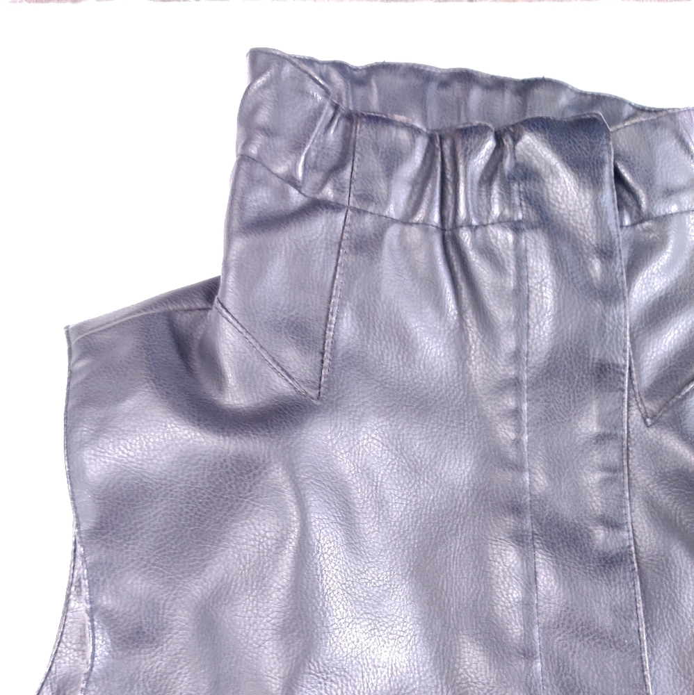 Vest - Moda International Leather Vest - Picture 5 of 12